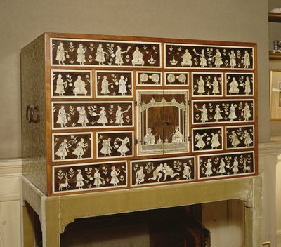 Mobile indiano decorato in avorio e palissandro, 17 cassetti, Ceylon, 1700 da Indian School