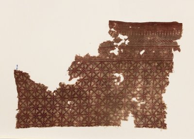 Frammento tessile con spirali intrecciate da Indian School