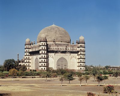 Veduta del Gol Gumbaz, mausoleo di Mohammed Adil Shah II (1627-57) costruito nel 1659 da Indian School