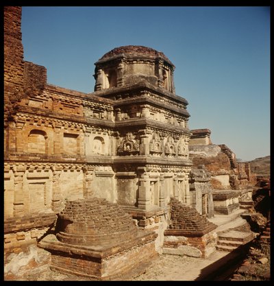 Stupa votivo del tempio principale del Sito III, 320-530 da Indian School