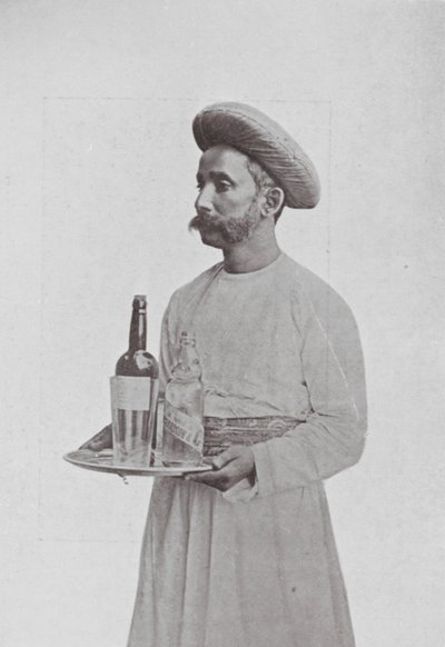 Bombay / Mumbai: Il garzone di tavola (foto b/n) da Indian photographer
