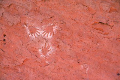 Arte rupestre degli Anasazi antichi, impronta di mano a Grand Gulch, Utah da Ira Block