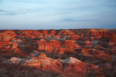 Rocce colorate vicino a Wu Cai Wan nel deserto del Gobi, Xinjiang, Cina occidentale, 2007 da Ira Block