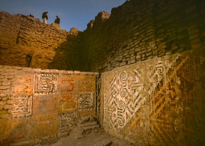 Arte elaborata sui muri di Huaca Cao Viejo a El Brujo...., 2005 (foto) da Ira Block