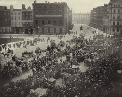 Processione commemorativa di Parnell, Dublino (foto in bianco e nero) da Irish Photographer