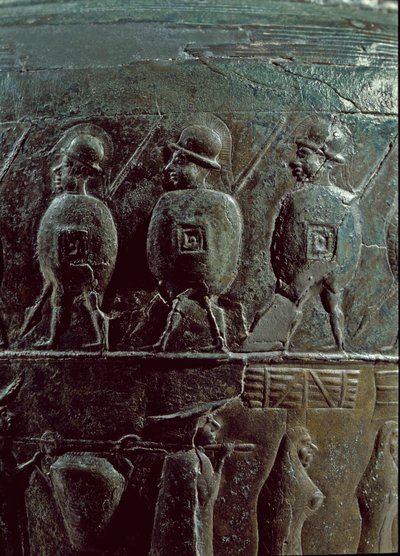 Arte preistorica: dettaglio di guerrieri. Situla, pyxide di bronzo 500 a.C. (Età del Ferro) dalla Necropoli di Certosa da Iron Age