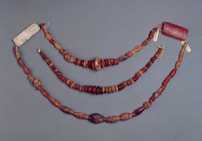 Tre fili di perle da Hallstatt, Austria, 700-500 a.C. (ambra) da Iron Age