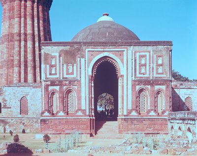 Alai Darwaza, costruito da Ala-ud-din Khalji da Islamic School
