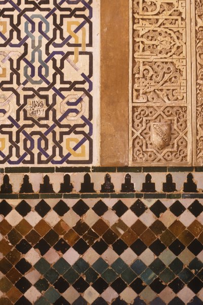 Dettaglio del design delle piastrelle nel patio de Mexuar da Islamic School