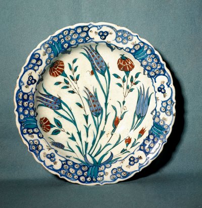 Arte islamica: piatto in ceramica decorato di Iznik (attuale Nicea) in Turchia. XVI secolo da Islamic School