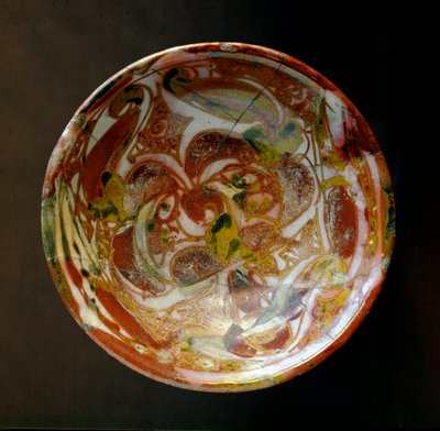 Arte islamica: piccola ciotola in ceramica con decorazioni vegetali da Islamic School