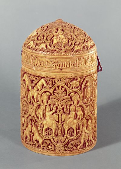Pisside con un rilievo che raffigura i piaceri della vita cortese, con il nome Al-Mughira, figlio del Califfo Abd-al-Rahman III, Periodo Omayyade, da Cordoba, c.968 d.C. da Islamic School