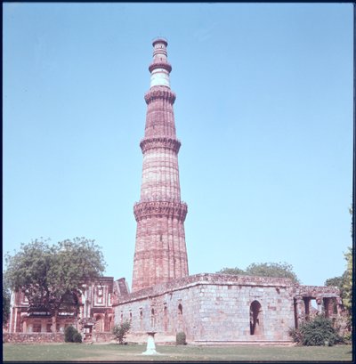 Qutab Minar, costruito 1193-1230 da Islamic School