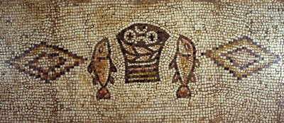 Mosaico bizantino che raffigura pesci e pani (piastrelle di ceramica) da Israeli School