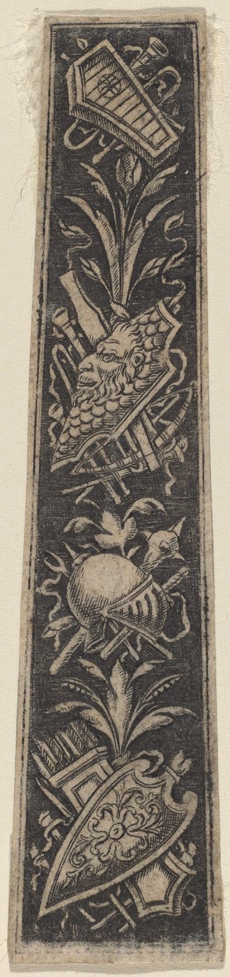 Piatto Ornamentale con Armature e Strumenti Musicali da Italian 18th or 19th Century