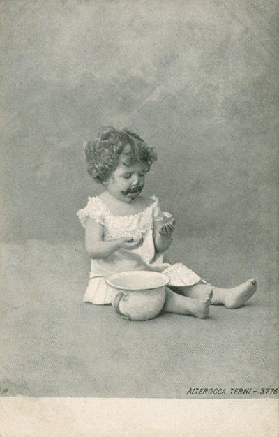 Bambino che gioca con le bolle (foto b/n) da Italian Photographer