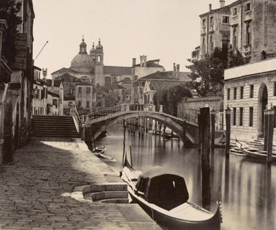 Ponte sul Rio Ognissanti a Venezia, c.1875 da Italian Photographer