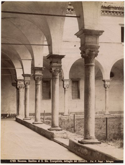 Chiostro della Chiesa di San Giovanni Evangelista, Ravenna, Emilia-Romagna, Italia, fotografia di Pietro Poppi, Bologna, ca 1900 da Italian Photographer