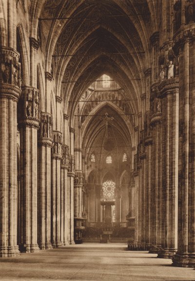 Duomo di Milano: Interno, Navata centrale (b/w photo) da Italian Photographer