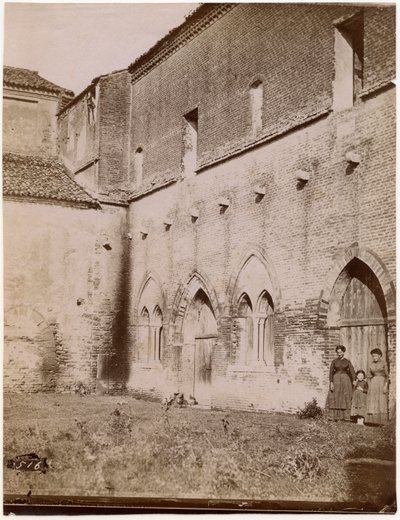 Esterno della sala capitolare, abbazia di Pomposa, Emilia-Romagna, Italia, fotografia di Luigi Ricci, Ravenna da Italian Photographer