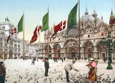 Nutrire i piccioni in Piazza San Marco, Venezia da Italian Photographer