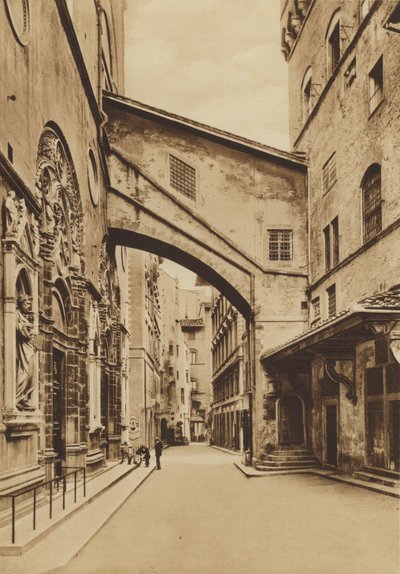 Firenze: Chiesa di S Michele, La parte inferiore dal lato Ovest, Arnolfo di Cambio e Taddeo Gaddi da Italian Photographer
