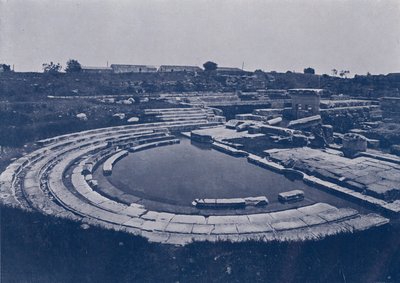 Italia: Siracusa, rovine del ginnasio greco-romano (foto in bianco e nero) da Italian Photographer