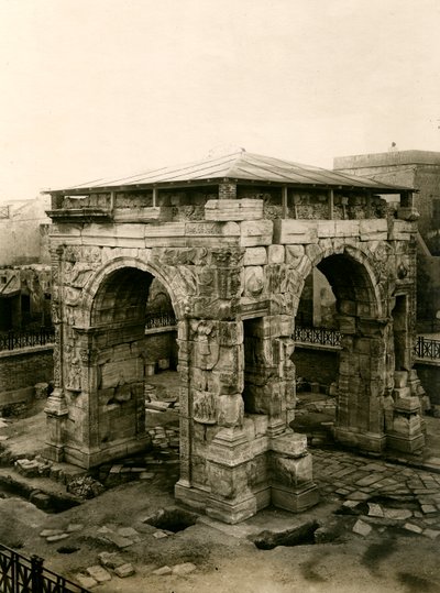 Arco di Marco Aurelio dopo i restauri, Tripoli, Libia da Italian Photographer