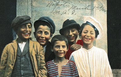 Ragazzi napoletani che ridono e sorridono da Italian Photographer