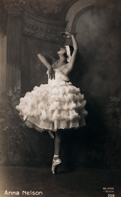 Ritratto di una ballerina, cartolina; il supporto contiene l