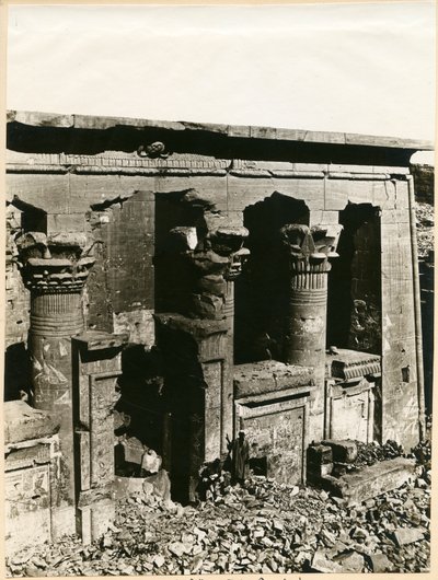 Pronao del Tempio di Mandulis, Kalabsha, Egitto, fotografia di Antonio Beato da Italian Photographer