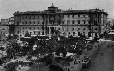 Taranto, Palazzo degli Uffici da Italian Photographer