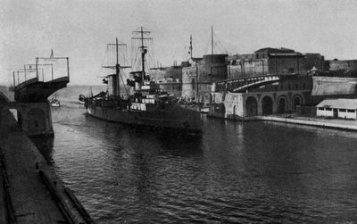 Taranto, Ponte Girevole, Passaggio delle R Navi da Italian Photographer