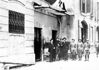 La prima sede del Partito Fascista a Milano in Via Paolo da Cannobio. sd. anni 
