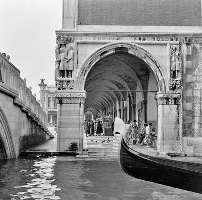 Scena veneziana, c.1960 da Italian Photographer