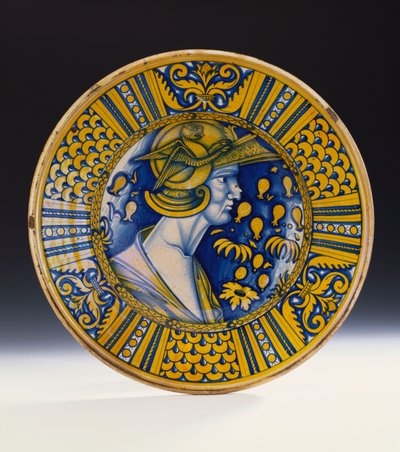 Piatto da ritratto di Deruta lustrato dipinto in blu e lustrato in giallo raffigurante un guerriero con elmo con grifone alato, c.1525 da Italian School