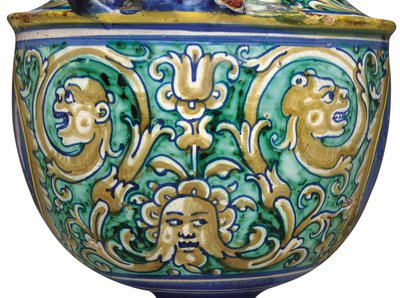 Un vaso a due manici di maiolica Deruta, c.1525-50 da Italian School