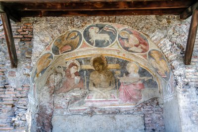 Deposizione di Cristo tra la Vergine Maria, San Giovanni, con simboli degli Evangelisti e Agnus Dei sull