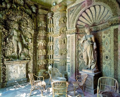 Interno della grotta della Villa La Pietra da Italian School