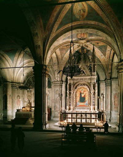 Vista interna della chiesa da Italian School