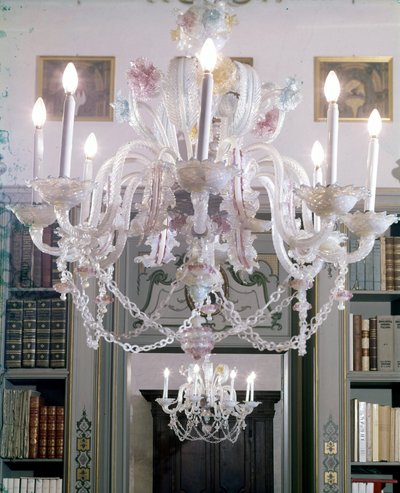 Lampadario in vetro di Murano del XVIII secolo. Palazzo Lechi a Montirone vicino a Brescia da Italian School
