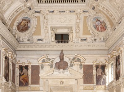 Muse, Stagioni, Cariatidi e il busto di Minerva o Marte da Italian School