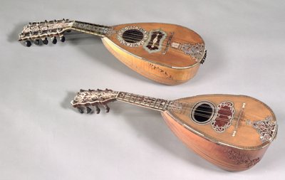 Mandolino napoletano a quattro corde doppie e mandolino milanese a sei corde doppie da Italian School