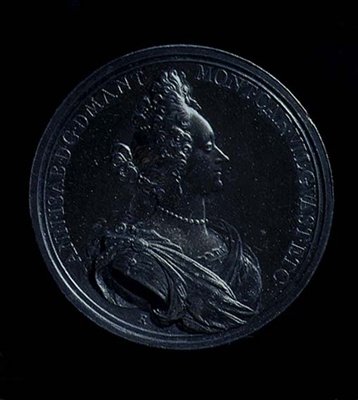 Dritto di una medaglia ritratto di Anna Isabella di Mantova, coniata nel 1698. Iscrizione: ANN-I SAB- D G MANT MONT CAR VIL GVAST ET C da Italian School