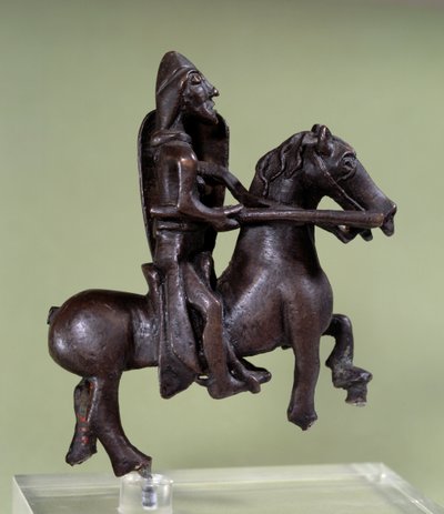 Arte romanica: statuetta di cavaliere in bronzo con armatura. Scultura in bronzo della scuola italiana. XI o XII secolo. Parigi, Museo del Louvre da Italian School