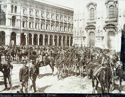 Soldati, sotto il comando del generale Bava Beccaris, davanti al Duomo, durante i disordini di Milano, 6-9 maggio 1898 da Italian School