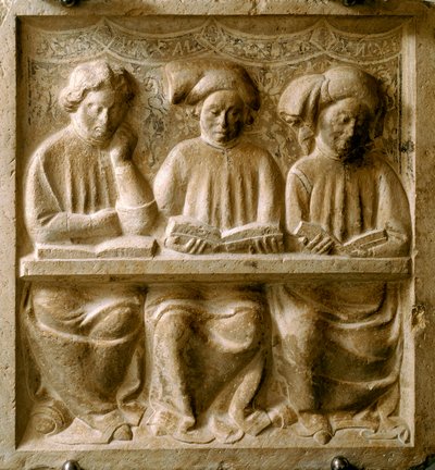 Studenti che seguono un corso (basso rilievo in marmo, inizio del XIV secolo) da Italian School