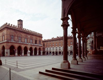 Veduta della piazza principale (Piazza del Comune) da Italian School