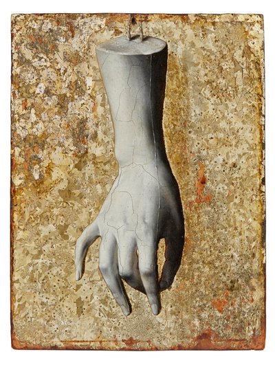 Natura morta di una mano femminile scolpita da Italian School