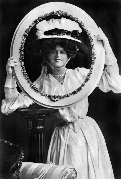 Marie Studholme, attrice inglese, 1904 da J. Beagles and Co.